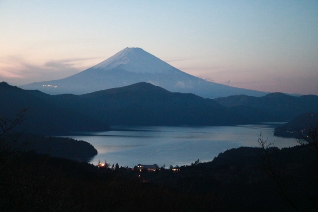 富士山側から芦ノ湖の夜景