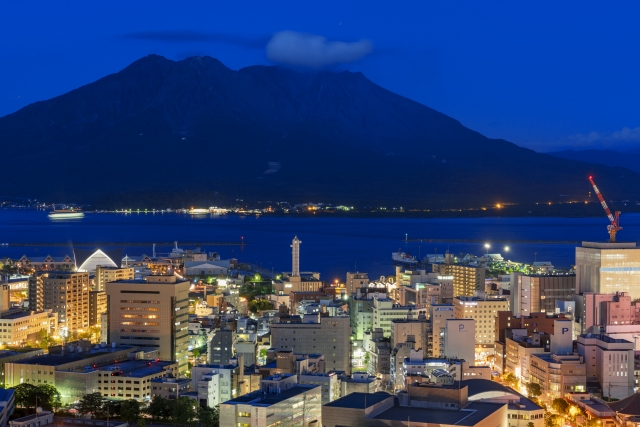 鹿児島市街と桜島の夜景