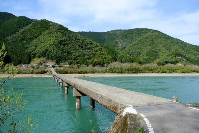 四万十川沈下橋の風景