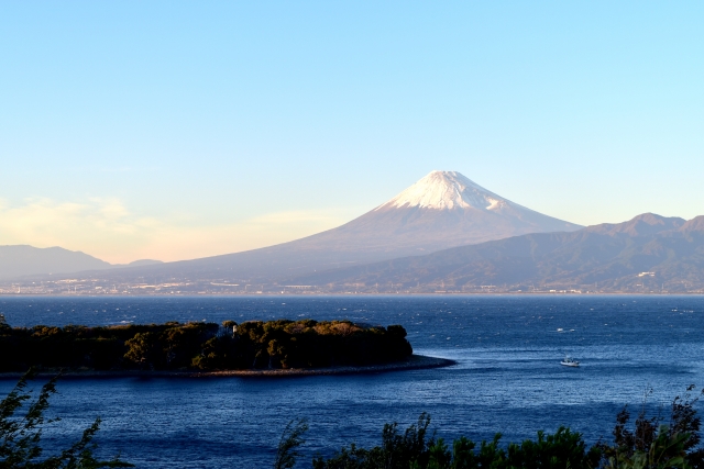 静岡県大瀬崎から見る朝の富士山