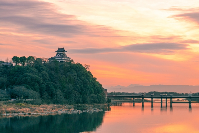 木曽川と犬山城の風景