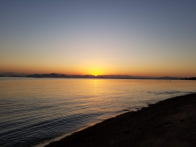 滋賀県琵琶湖の朝焼け