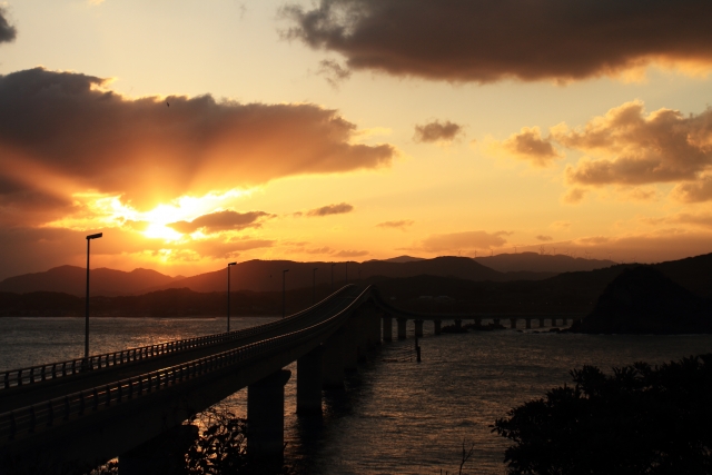 山口県角田大橋と朝日