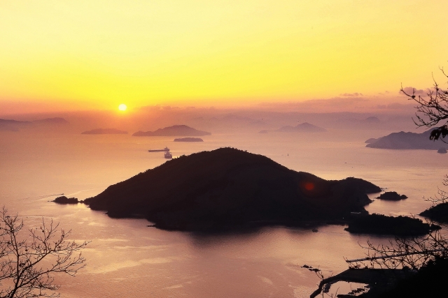 広島県仙酔島の朝日